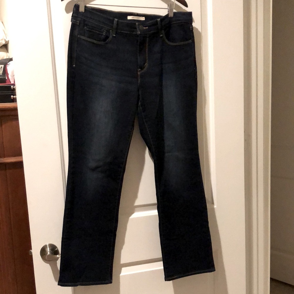 Woman’s Levi’s 505 straight leg jeans